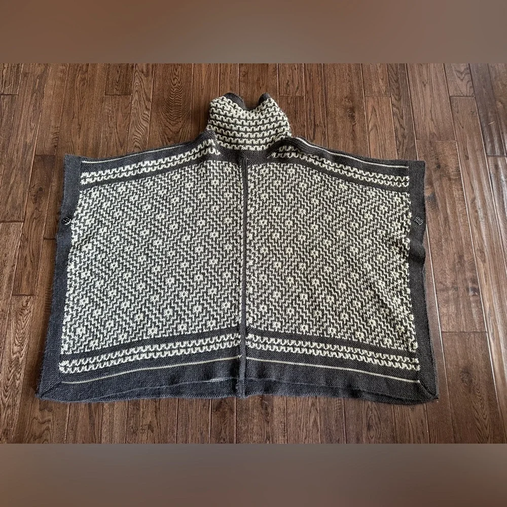 NWT Lauren Ralph Lauren Brown and Cream Patterned Poncho Size S/M (orig. $275) - Picture 5 of 9